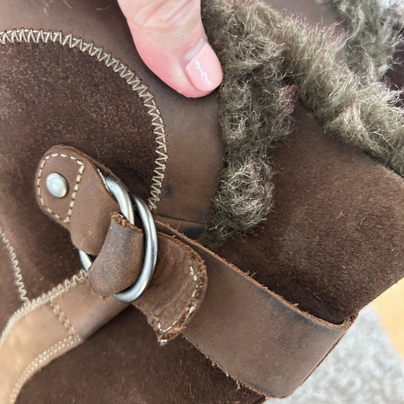 Dansko Cynthia Suede Shearling Lined Waterproof Boots in Brown. EUC. 39. - Picture 7 of 15